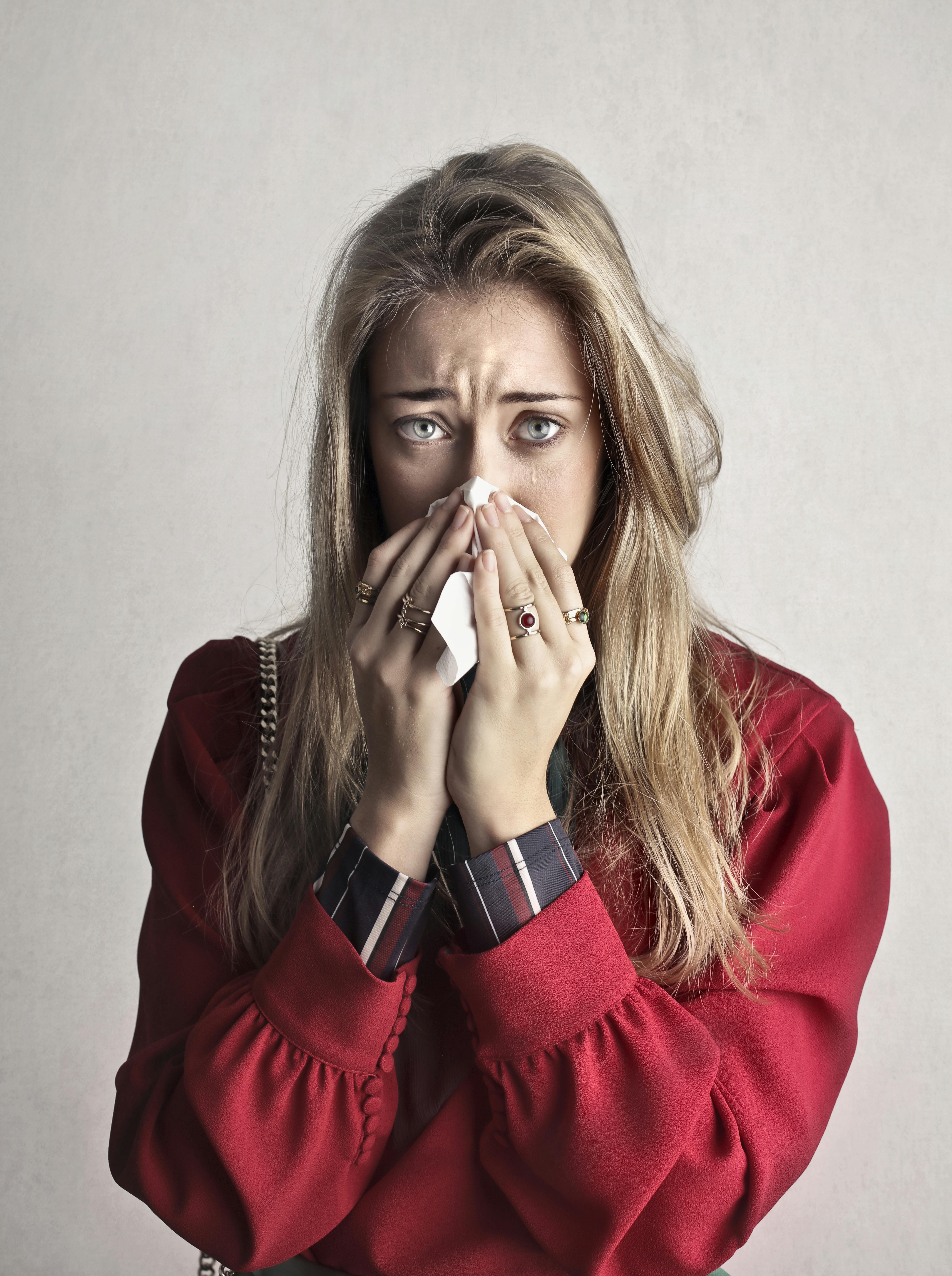 An emotional woman crying | Source: Pexels