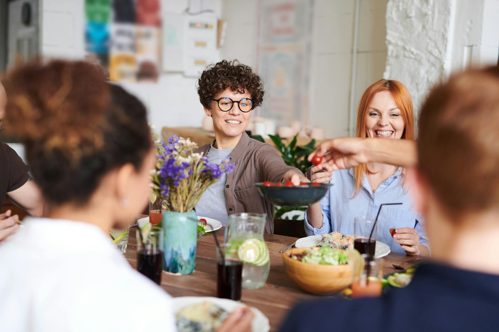 Family members having dinner | Source: Pexels