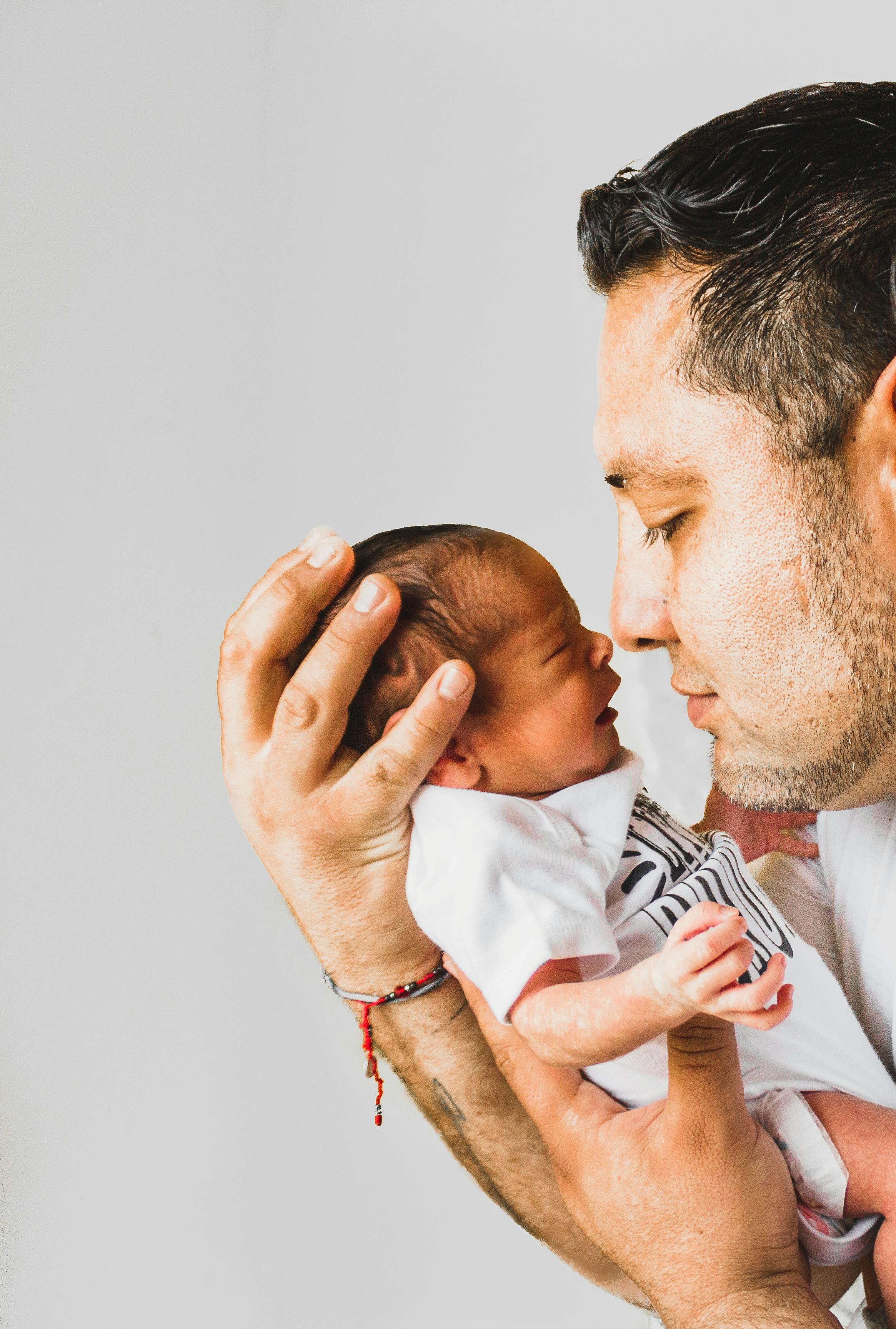 A dad with his baby | Source: Pexels