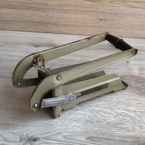 The Vintage Potato Cutter: A Kitchen Gadget That Revolutionized Meal Prep The Vintage Potato Cutter: A Kitchen Gadget That Revolutionized Meal Prep