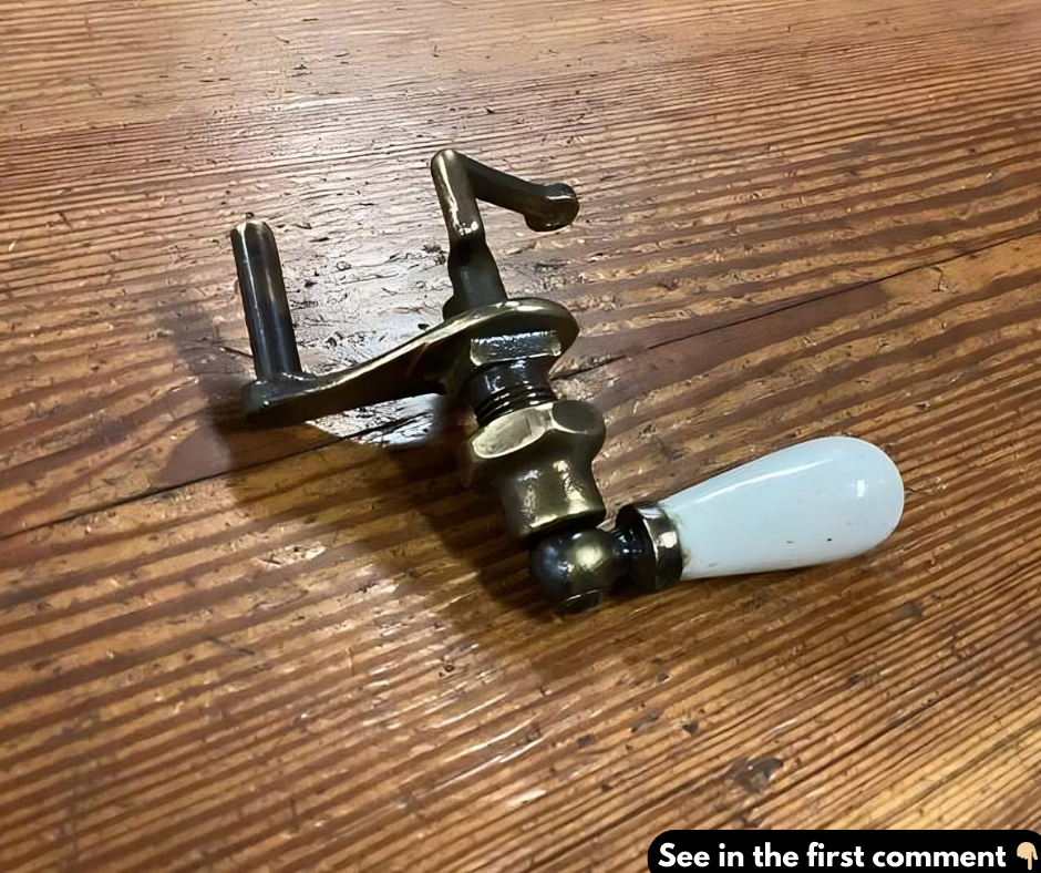 An old-fashioned item commonly found in every household. An old-fashioned item commonly found in every household.