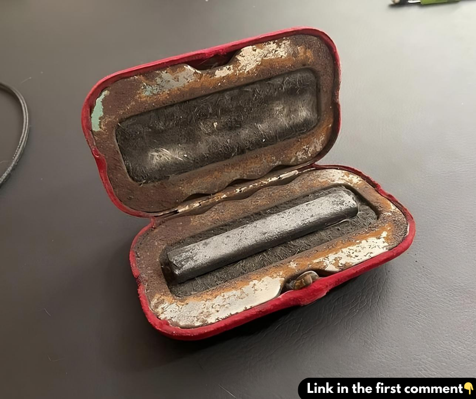 I found this in the house I moved into; the bottom block is a type of metal, and the case is a red flocked clamshell I found this in the house I moved into; the bottom block is a type of metal, and the case is a red flocked clamshell