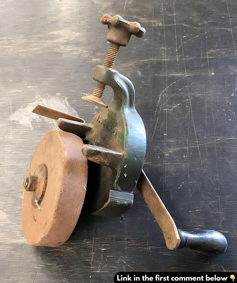 An old-fashioned hand tool that was easy to operate and widely used in the past An old-fashioned hand tool that was easy to operate and widely used in the past