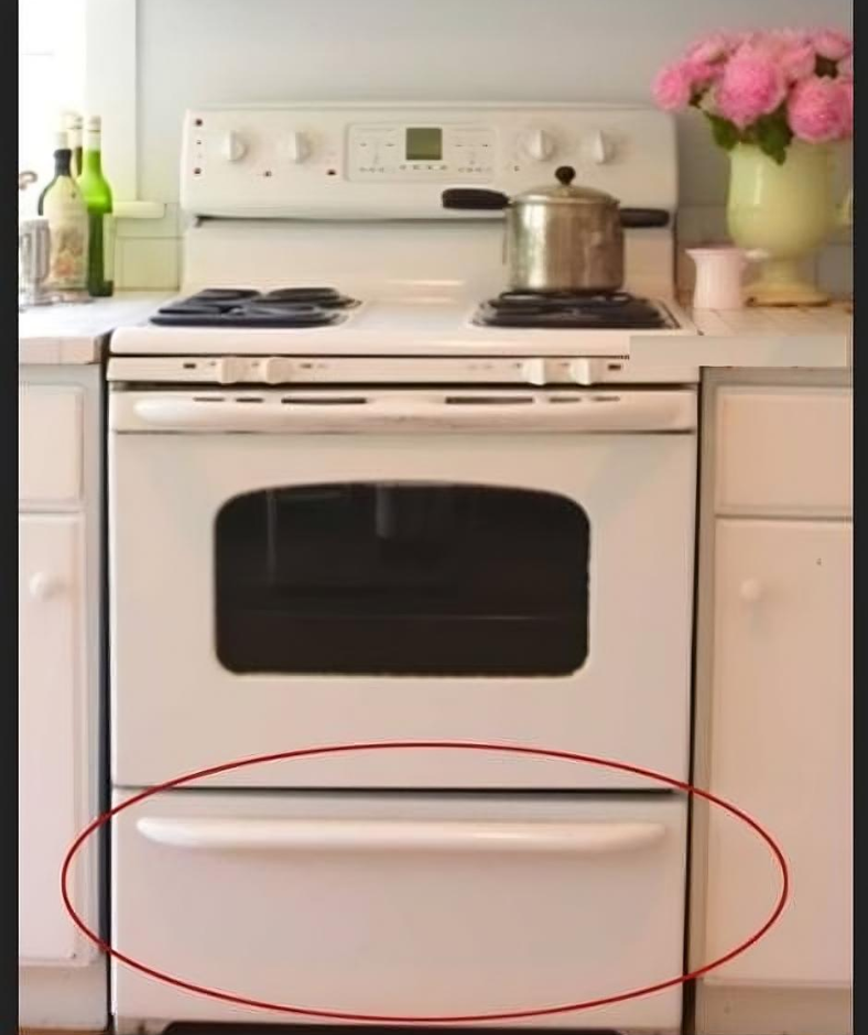 Most folks get this wrong. What is the drawer underneath stove actually used for? Most folks get this wrong. What is the drawer underneath stove actually used for?