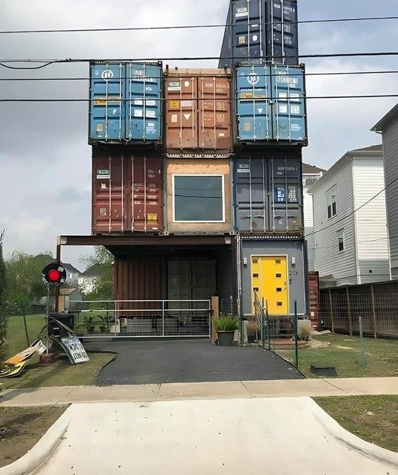 Man Uses 11 Shipping Containers To Build His 2,500 Square Foot Dream House, And The Inside Looks Amazing Man Uses 11 Shipping Containers To Build His 2,500 Square Foot Dream House, And The Inside Looks Amazing
