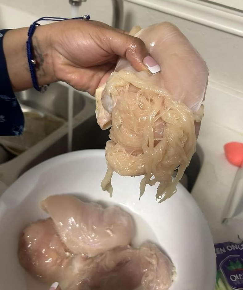 The Inspiring Transformation of WOMAN SHARED A PICTURE OF THE CHICKEN BREAST, WHICH WAS “SPAGETTIFIED” The Inspiring Transformation of WOMAN SHARED A PICTURE OF THE CHICKEN BREAST, WHICH WAS “SPAGETTIFIED”