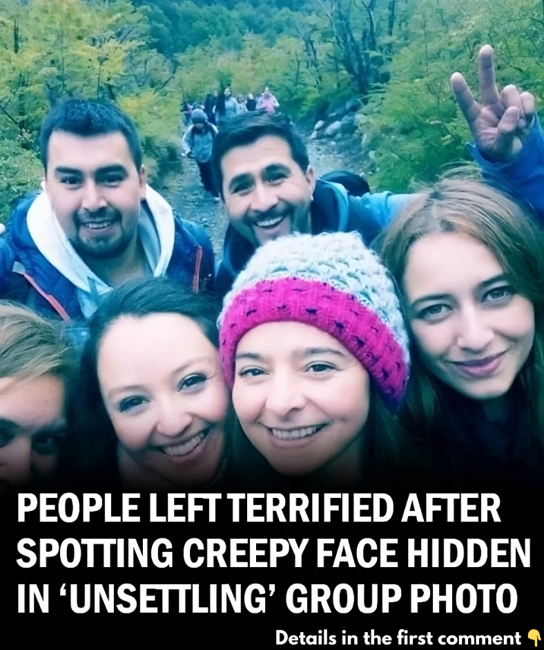 People Freaked Out After Spotting Creepy Hidden Face in Group Photo People Freaked Out After Spotting Creepy Hidden Face in Group Photo