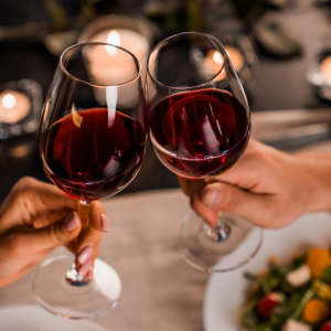 10 Awkward Moments When Waiters Knew the Date Was Over Before It Began 10 Awkward Moments When Waiters Knew the Date Was Over Before It Began