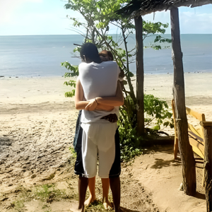 Test your eyesight: What pants is the guy wearing?