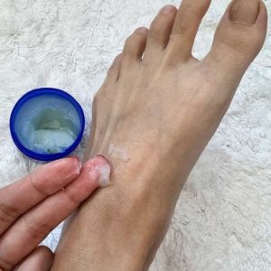 Lady rubs Vicks Vaporub on her feet before she sleeps for this brilliant reason
