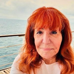 This former talk show host was absolutely HUGE in the 80s and 90s, but now she claims no one recognizes he