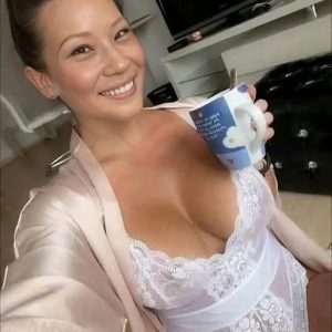 56 and Still Turning Heads: She’s Timeless Charm and Trailblazing Legacy