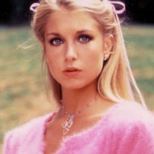 She was the queen of posters in the 1980s. But after a tragic accident, the blonde bombshell who used to be plastered on our walls vanished from the public eye. She has just turned 66 and you better sit down before seeing this icon today