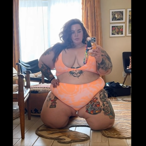 A Plump Beauty”: The 340 lbs Model Showed Off Her Handsome Husband And Sons!