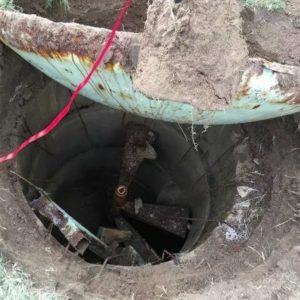 Man Digging In His Backyard Makes The Last Discovery He Ever Expected To Find.… Man Digging In His Backyard Makes The Last Discovery He Ever Expected To Find.…