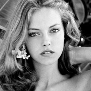 The Screen Siren Who Stole Hearts and Still Shines Decades Later