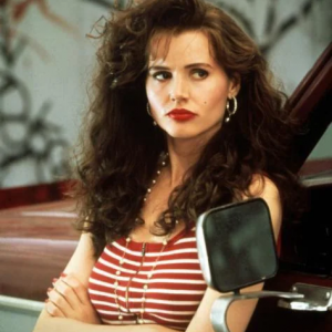 The beautiful and talented actress has stolen the hearts of many men. At the age of 68, she is still a symbol of seduction and strong attraction that makes fans unable to take their eyes off