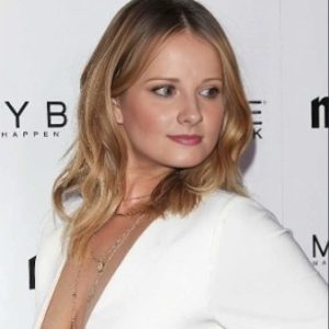 Absolutely Stunning and Unbelievably Radiant — She Nears 50 and Looks More Captivating Than Ever Absolutely Stunning and Unbelievably Radiant — She Nears 50 and Looks More Captivating Than Ever