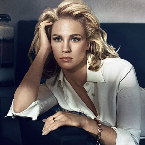 How Can She Look So Stunning at 47? The Secret Behind Her Ageless Beauty